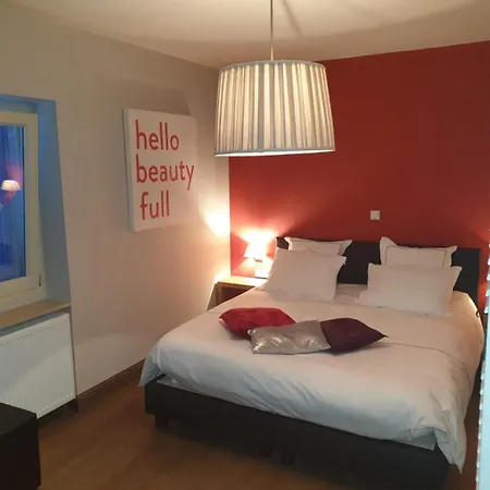 לינה וארוחת בוקר Nostromo 3*