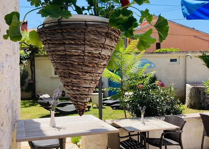 Nostromo krevet i doručak 3*